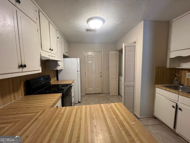 1047 Chestnut Oak Court NE, Conyers, GA 30012