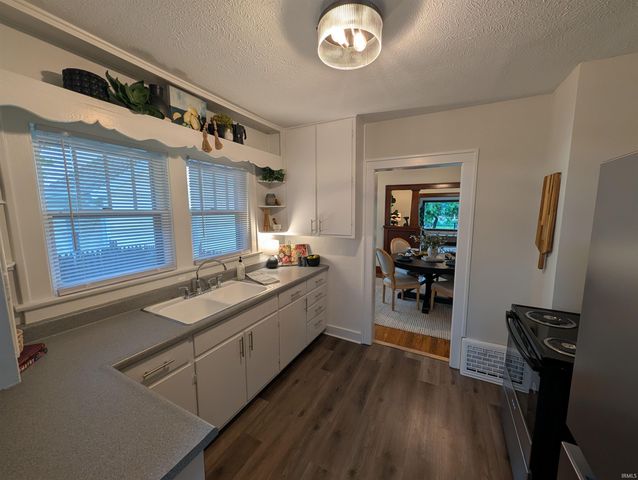 1310 Woodward Avenue, Elkhart, IN 46514