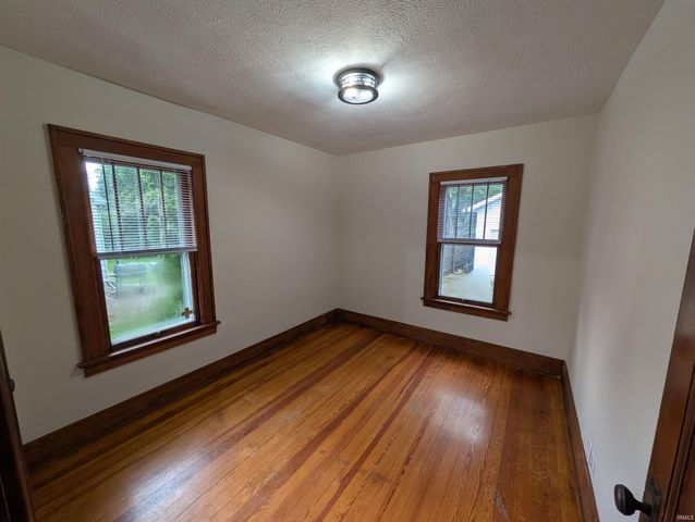 1310 Woodward Avenue, Elkhart, IN 46514