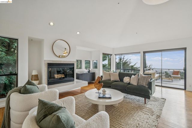 6051 Westover Dr, Oakland, CA 94611