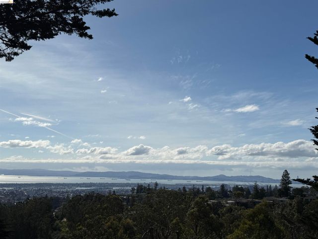 6051 Westover Dr, Oakland, CA 94611