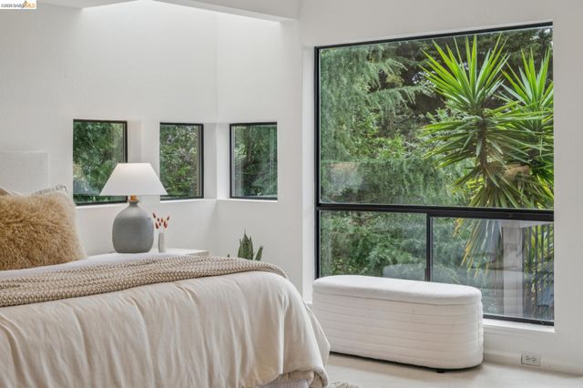 6051 Westover Dr, Oakland, CA 94611