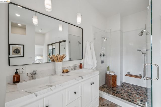 6051 Westover Dr, Oakland, CA 94611