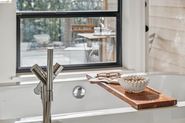 6051 Westover Dr, Oakland, CA 94611