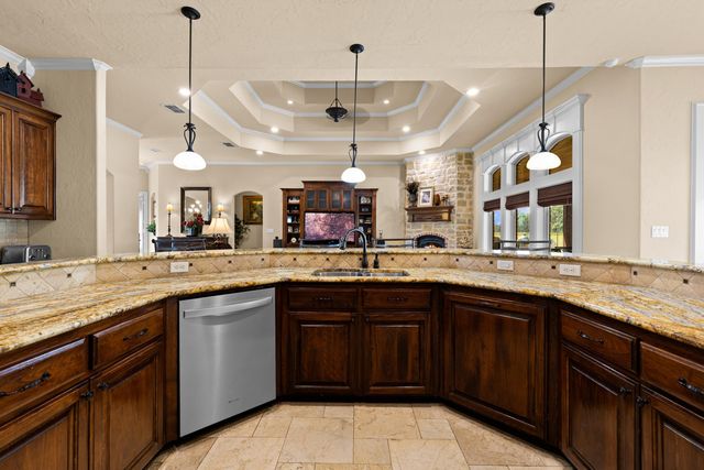 155 Wendy Acres Ave, Longview, TX 75602