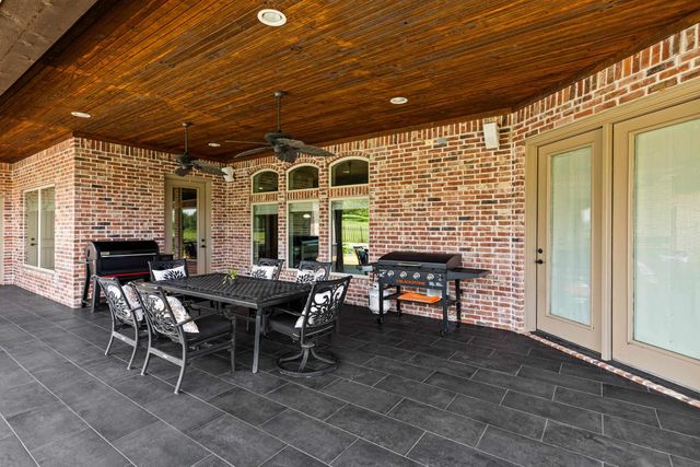 155 Wendy Acres Ave, Longview, TX 75602