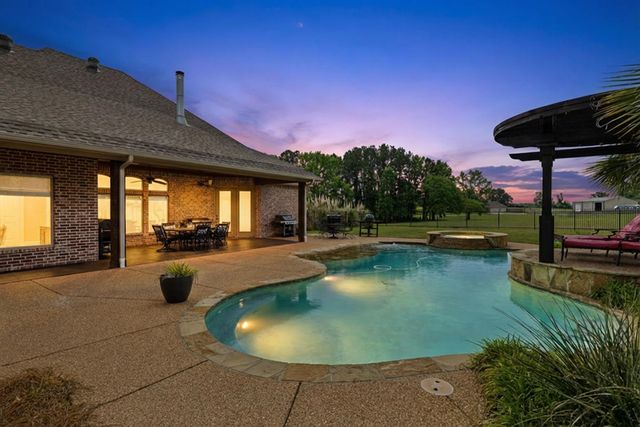 155 Wendy Acres Ave, Longview, TX 75602