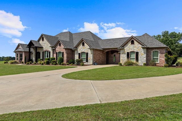 155 Wendy Acres Ave, Longview, TX 75602