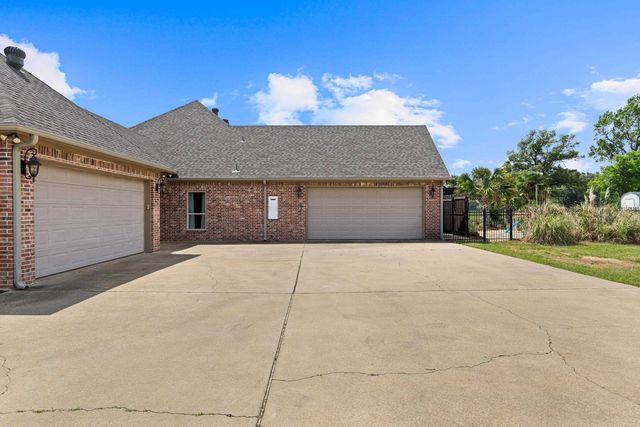155 Wendy Acres Ave, Longview, TX 75602