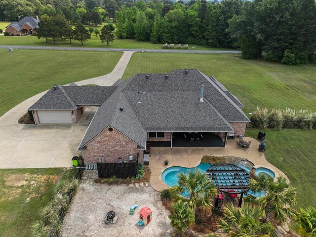 155 Wendy Acres Ave, Longview, TX 75602