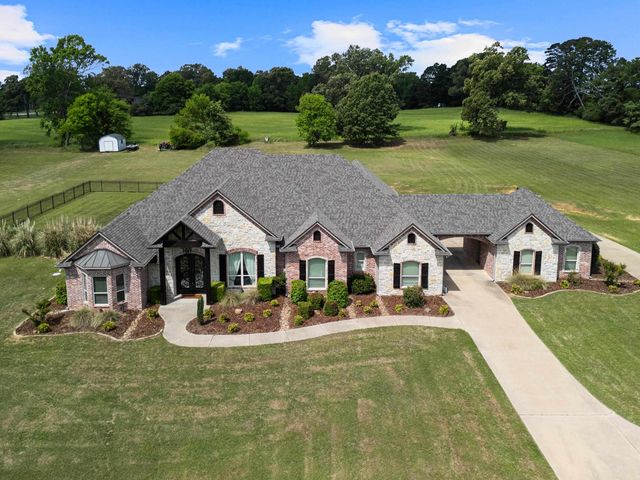 155 Wendy Acres Ave, Longview, TX 75602