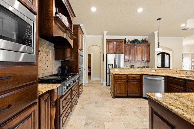155 Wendy Acres Ave, Longview, TX 75602