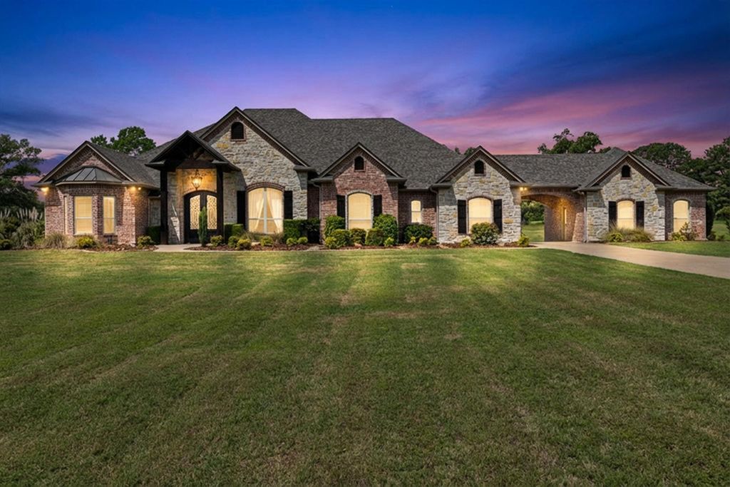 155 Wendy Acres Ave, Longview, TX 75602