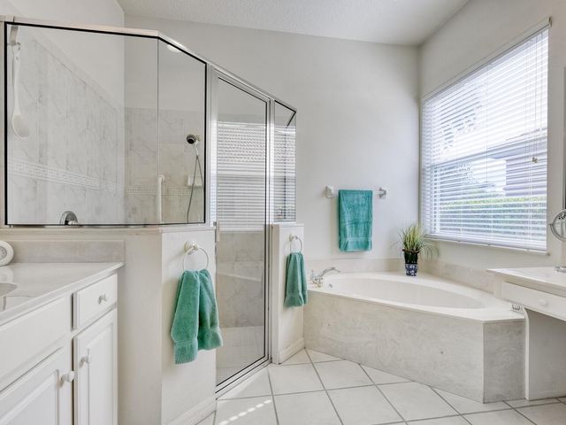 6524 COPPER RIDGE TRAIL, University Park, FL 34201