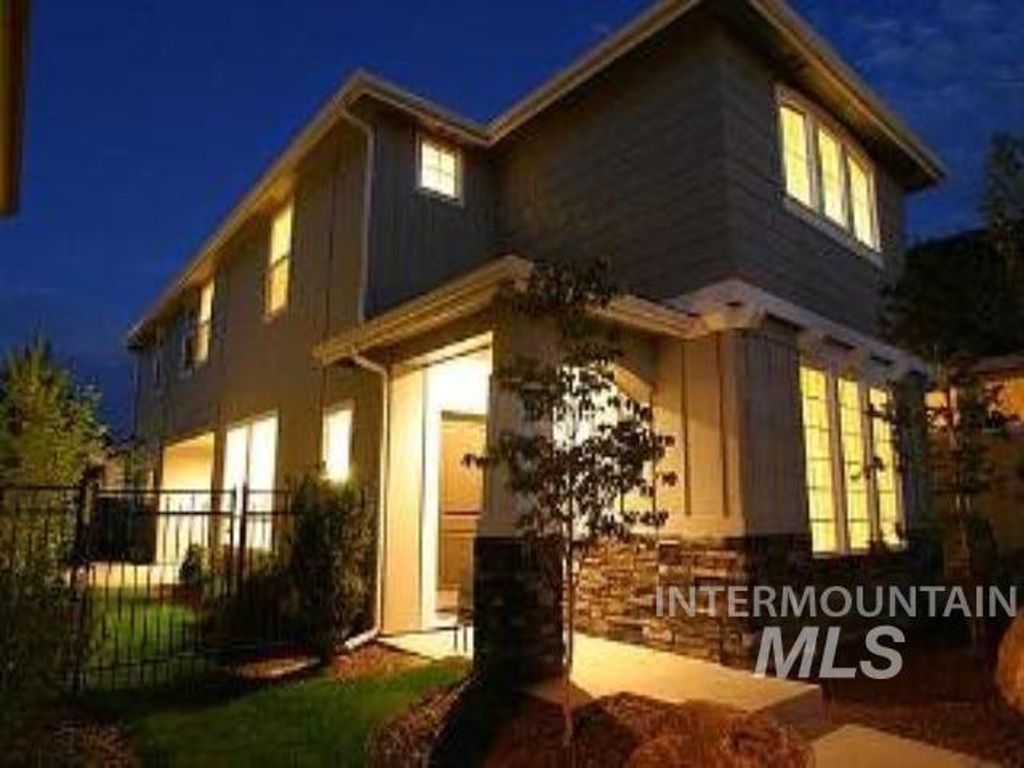 3950 Quenzer, Meridian, ID 83646