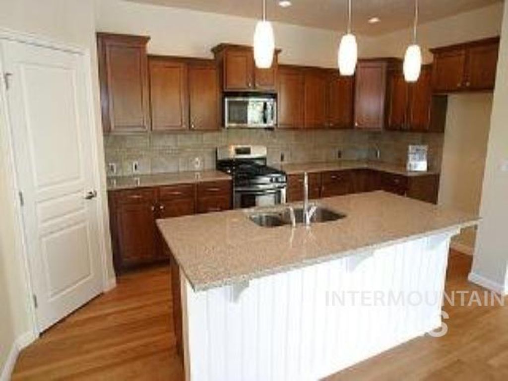 3950 Quenzer, Meridian, ID 83646 photo 2