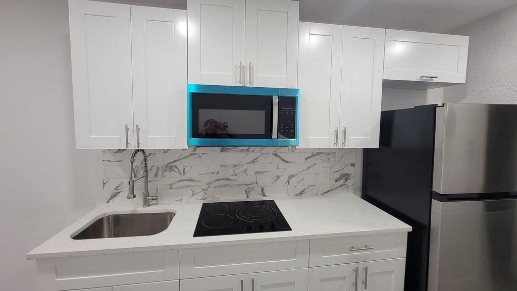 618 SW 14th Terrace 4, Fort Lauderdale, FL 33312