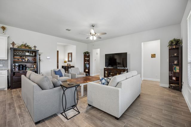 1009 Moss Grove Trail, Justin, TX 76247