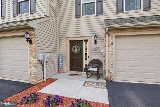 207 KATELYN DR, New Oxford, PA 17350