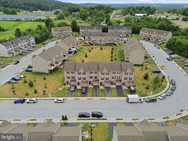 207 KATELYN DR, New Oxford, PA 17350