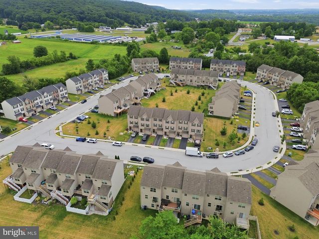 207 KATELYN DR, New Oxford, PA 17350