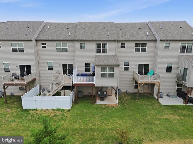 207 KATELYN DR, New Oxford, PA 17350
