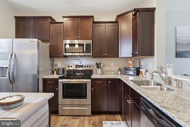 207 KATELYN DR, New Oxford, PA 17350