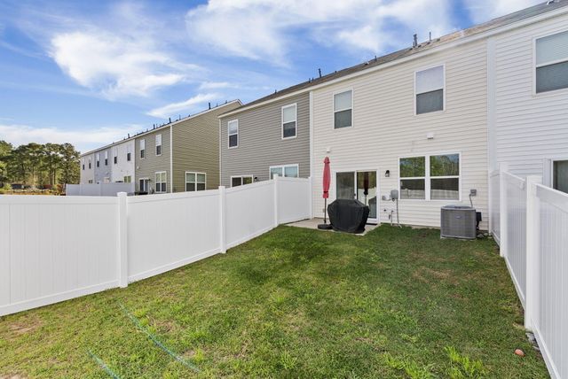 129 Yarrow Way, Moncks Corner, SC 29461