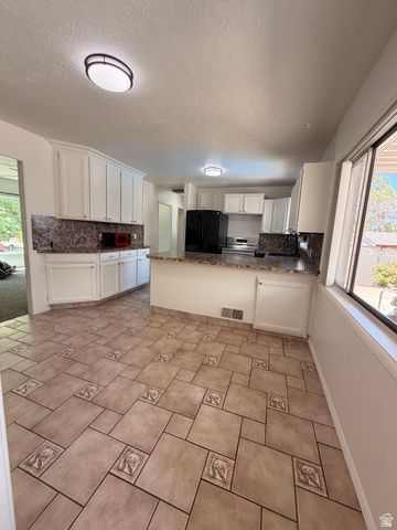 4368 S 225 E, Washington Terrace, UT 84405