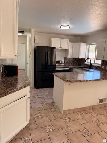 4368 S 225 E, Washington Terrace, UT 84405