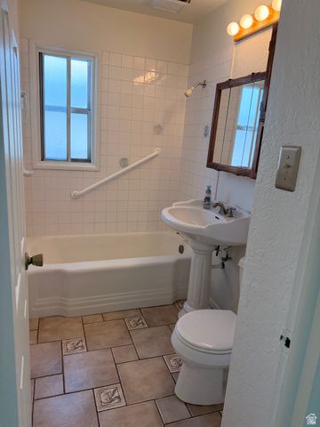 4368 S 225 E, Washington Terrace, UT 84405