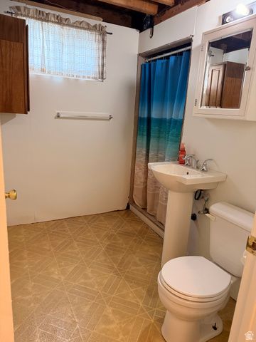 4368 S 225 E, Washington Terrace, UT 84405