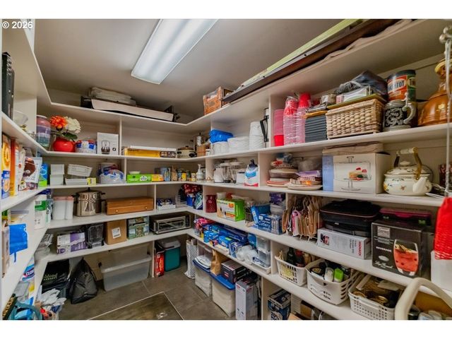 6516 HOGAN Dr N, Keizer, OR 97303