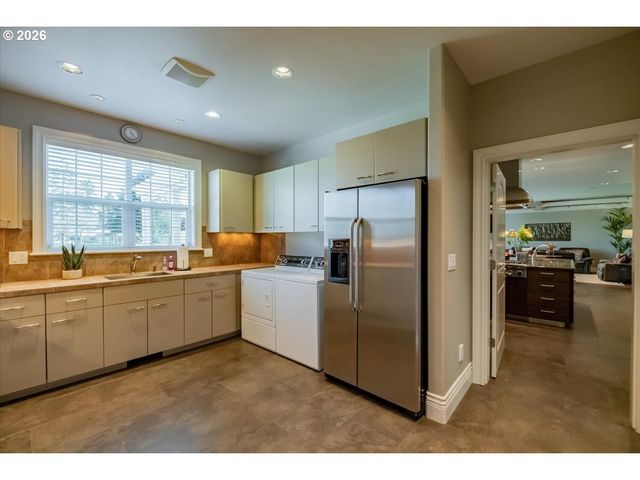 6516 HOGAN Dr N, Keizer, OR 97303