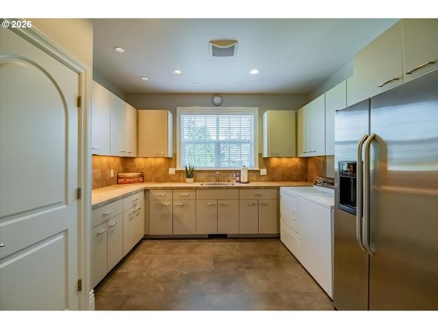 6516 HOGAN Dr N, Keizer, OR 97303