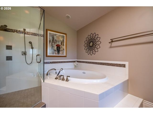 6516 HOGAN Dr N, Keizer, OR 97303