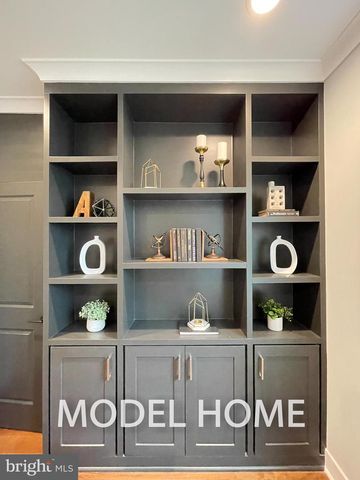 8807 JARRETT VALLEY DR, Vienna, VA 22182