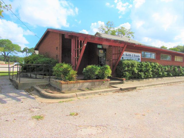 1116 N Fulton Street, Wharton, TX 77488