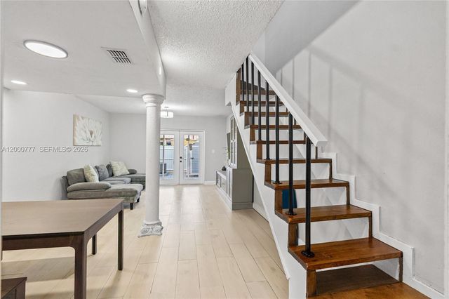 1705 W 57th St 506, Hialeah, FL 33012