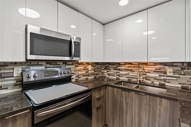 1705 W 57th St 506, Hialeah, FL 33012