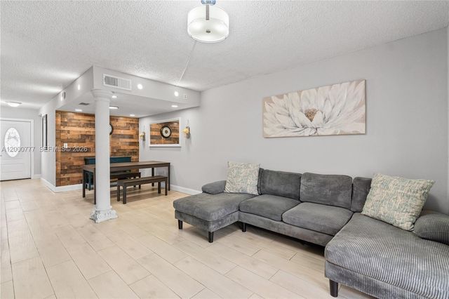 1705 W 57th St 506, Hialeah, FL 33012