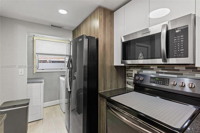 1705 W 57th St 506, Hialeah, FL 33012