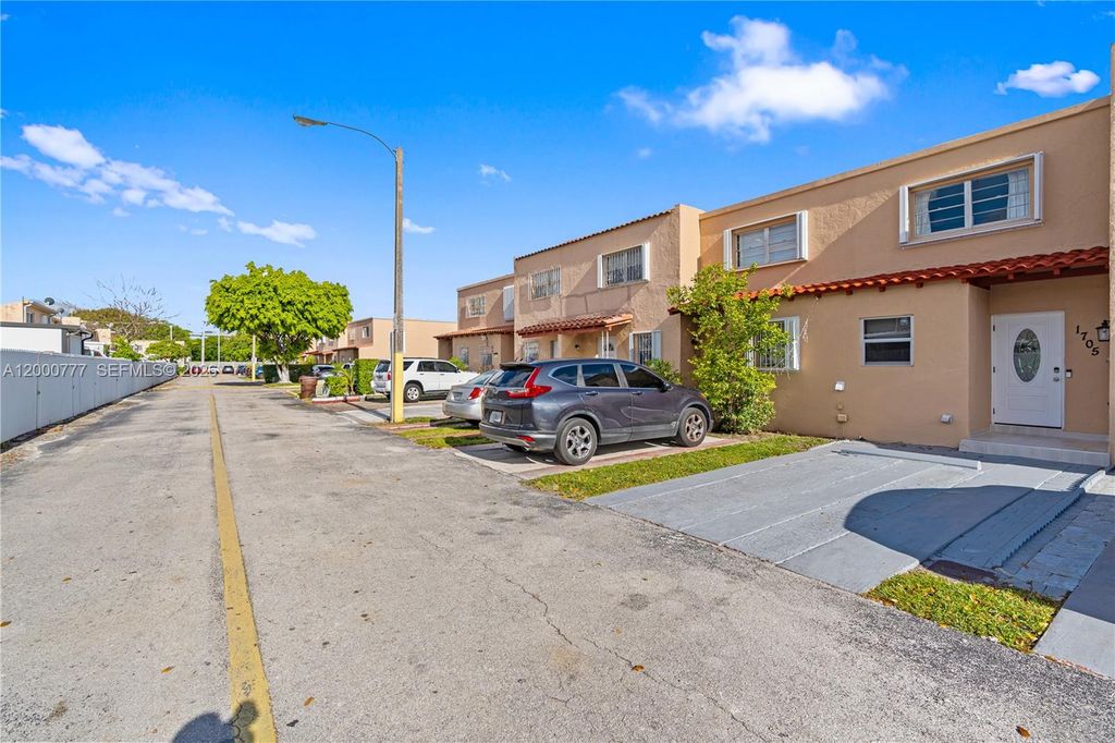 1705 W 57th St 506, Hialeah, FL 33012