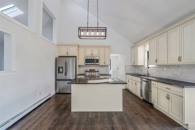 4 Rainbow Court, Middle Island, NY 11953