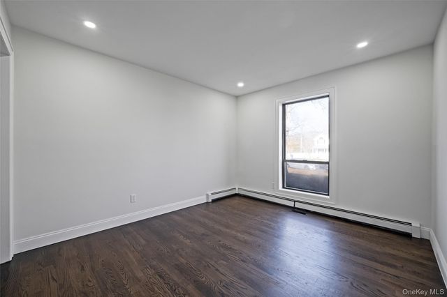 4 Rainbow Court, Middle Island, NY 11953