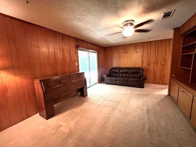 302 Cordell Drive, Crockett, TX 75835