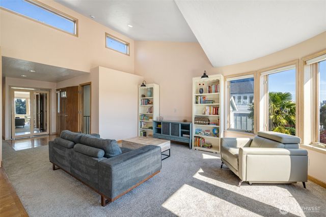 4014 32nd Avenue SW, Seattle, WA 98126