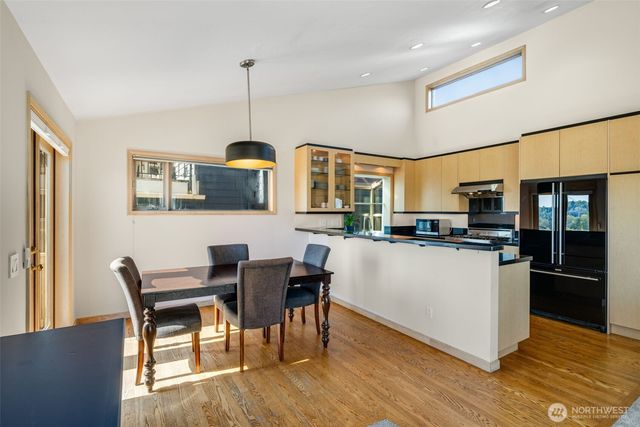 4014 32nd Avenue SW, Seattle, WA 98126