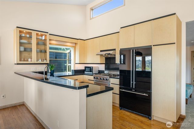 4014 32nd Avenue SW, Seattle, WA 98126