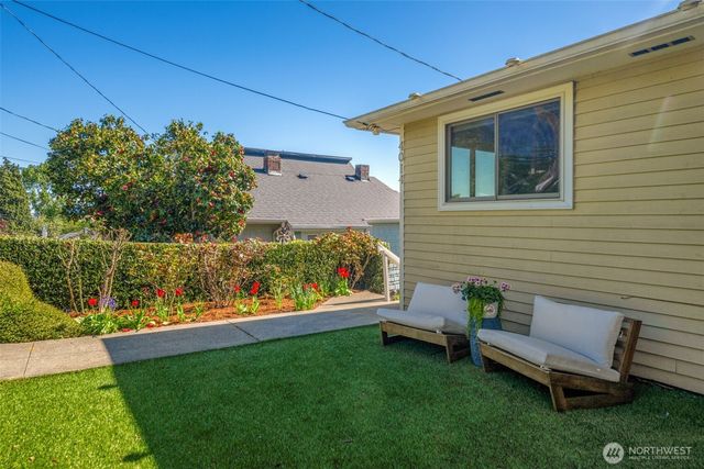 4014 32nd Avenue SW, Seattle, WA 98126